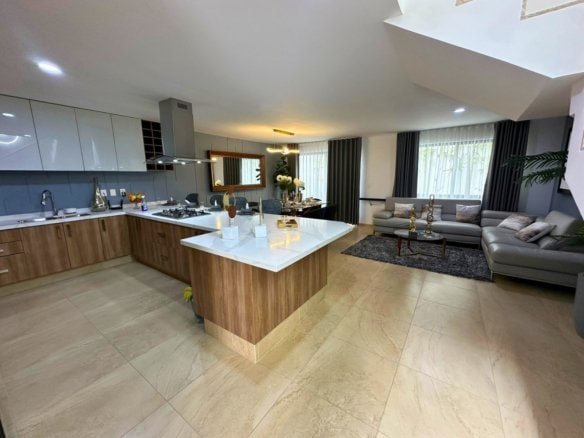 cocina y sala comedor de casas Zibatá Qro. En Los Robles