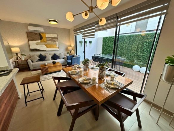 sala y comedor vista al jardin de casa en zibata con roofgarden