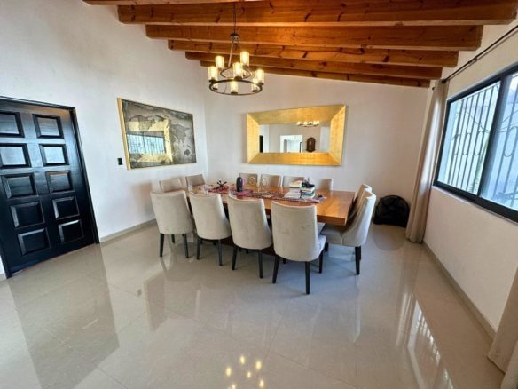 comedor de casa de una planta en Juriquilla, Querétaro