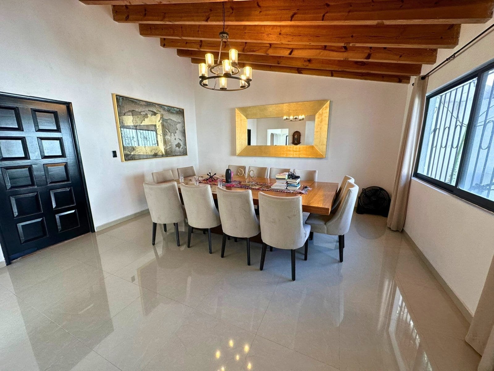 comedor de casa de una planta en Juriquilla, Querétaro