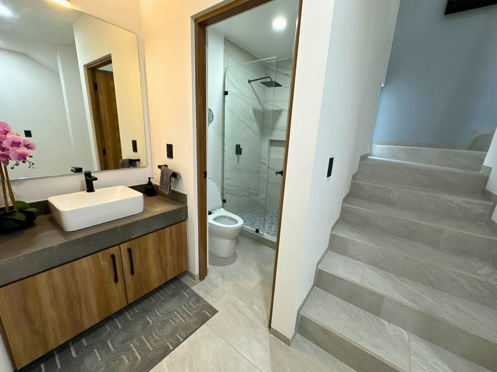 baño compartido de casa en zibata en entrecielos.