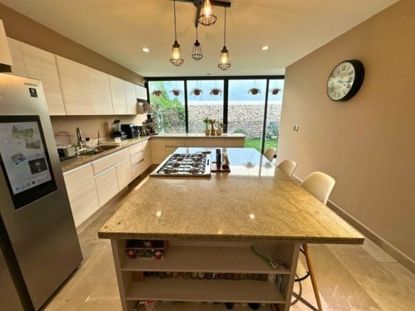 cocina 2 de casa en corregidora con amplio jardín en Cañada de los Lagos.