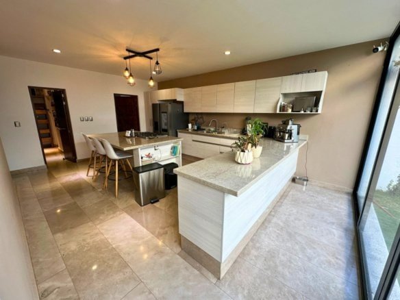 cocina 3 de casa en corregidora con amplio jardín en Cañada de los Lagos.