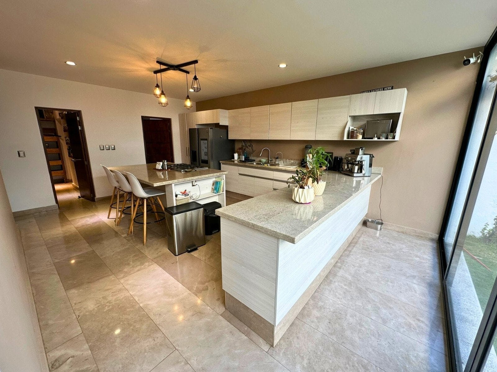 cocina 3 de casa en corregidora con amplio jardín en Cañada de los Lagos.