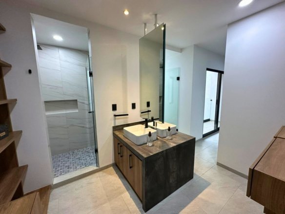 vestidor 2 de casa con recámara en planta baja Zibatá Querétaro. En Entrecielos