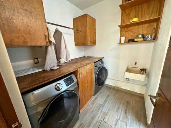 cuarto de lavado de casa en corregidora con amplio jardín en Cañada de los Lagos.