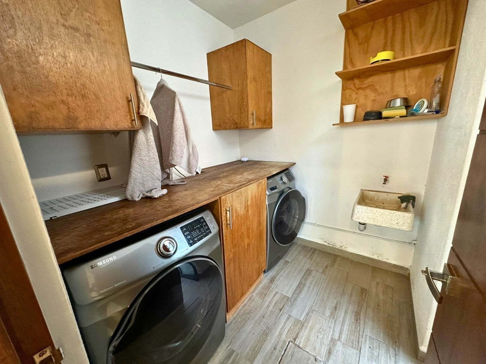 cuarto de lavado de casa en corregidora con amplio jardín en Cañada de los Lagos.