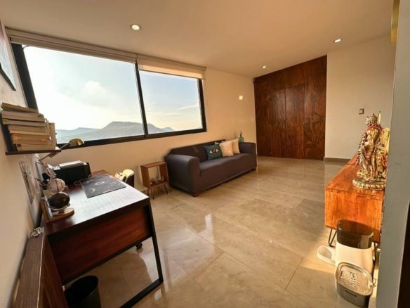 sala de tv de casa en corregidora con amplio jardín en Cañada de los Lagos.