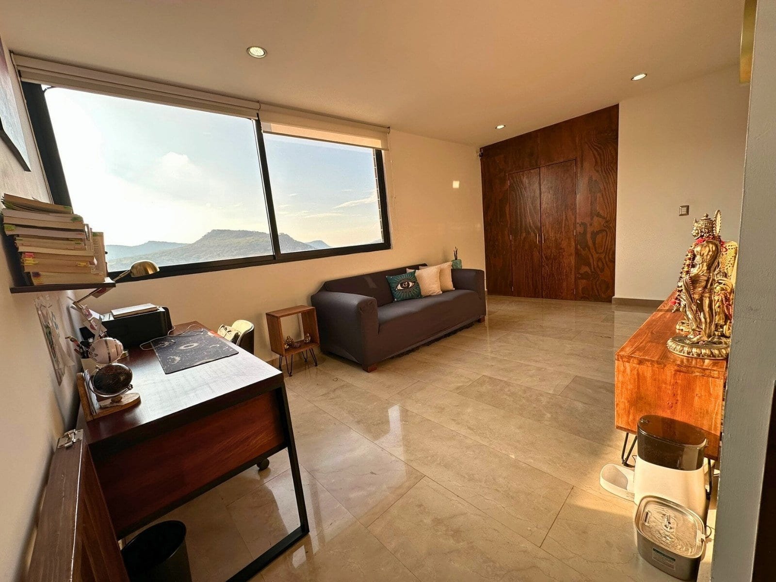 sala de tv de casa en corregidora con amplio jardín en Cañada de los Lagos.