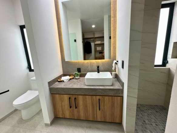 baño principal de casa nueva en Zibatá Querétaro en Entrecielos.
