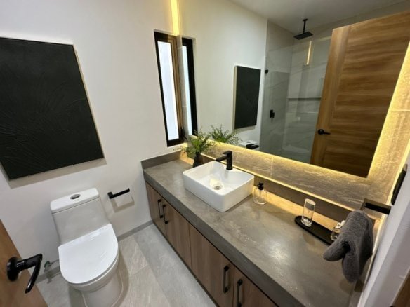 baño principal de casa en zibata en entrecielos.