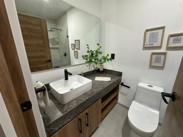 baño 3 de casa con recámara en planta baja Zibatá Querétaro. En Entrecielos