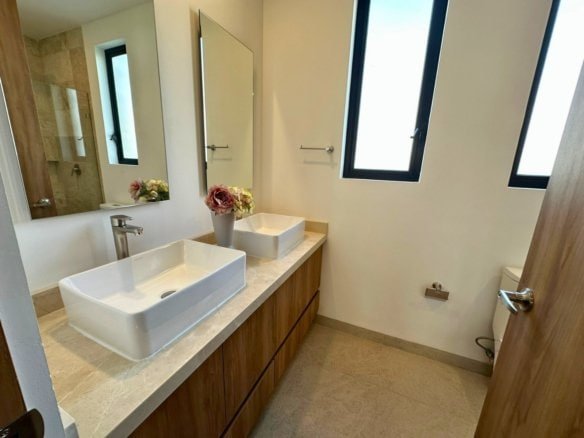 baño principal de departamentos en Zibatá Querétaro. Condominio Parques
