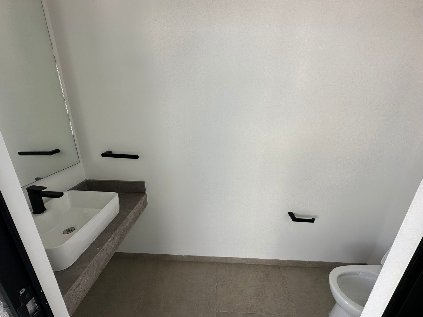medio baño de 3er nivel de casa nueva en Zibatá Querétaro en Entrecielos.