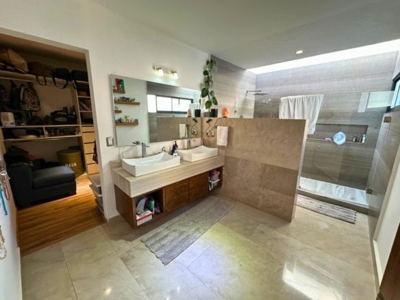 baño principal de casa en corregidora con amplio jardín en Cañada de los Lagos.