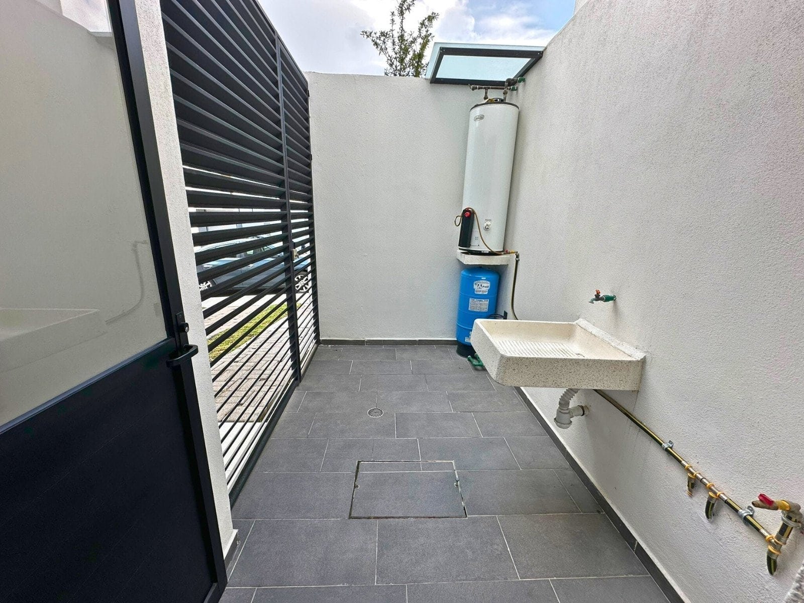 cuarto de lavado de casa nueva en Zibatá Querétaro en Entrecielos.