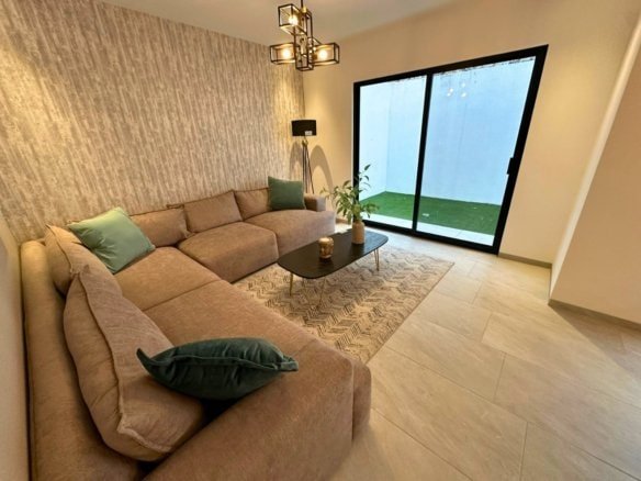 sala de casa con recámara en planta baja Zibatá Querétaro. En Entrecielos