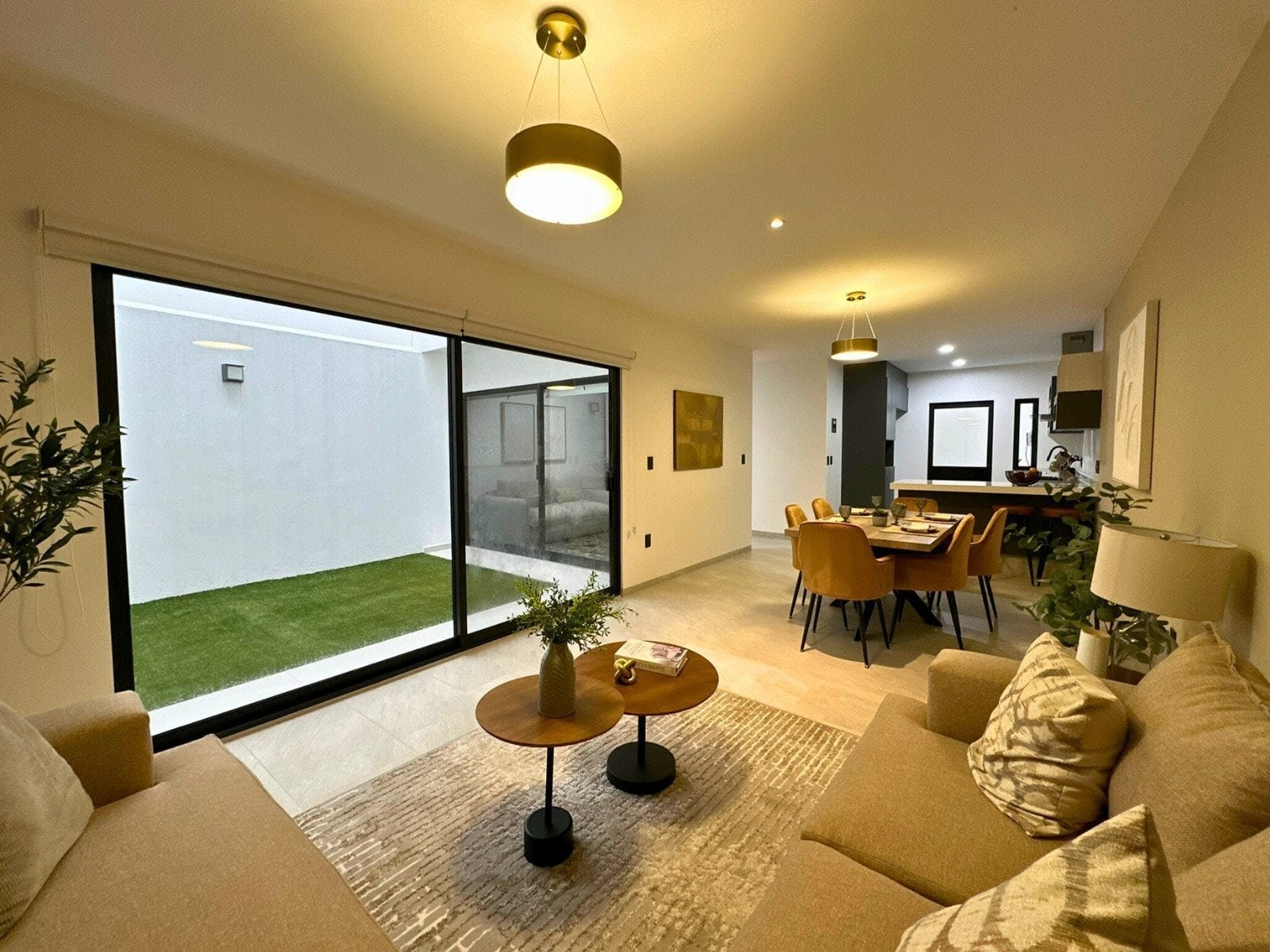 vista al jardin de casa en zibata en entrecielos.