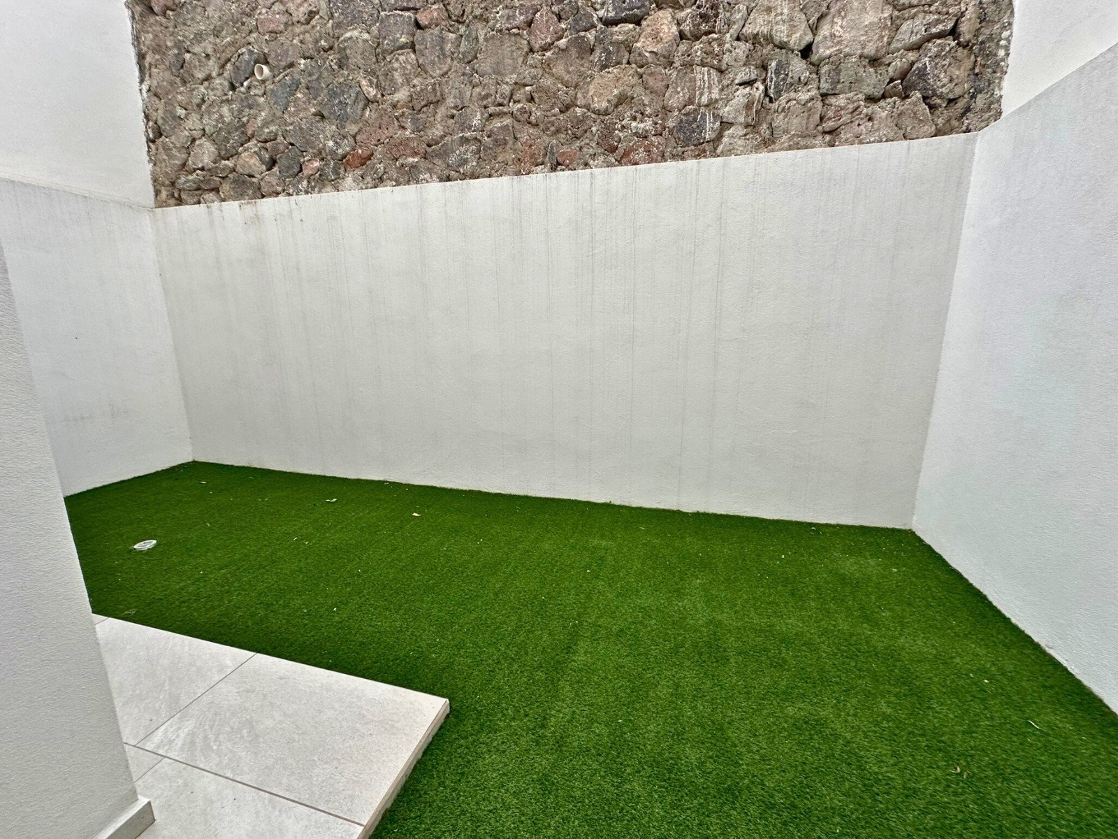 jardin de casa con recámara en planta baja Zibatá Querétaro. En Entrecielos