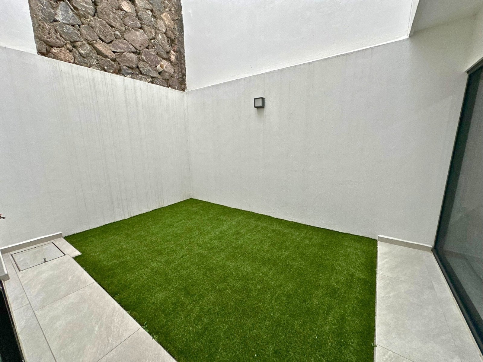 jardin de casa en zibata en entrecielos.