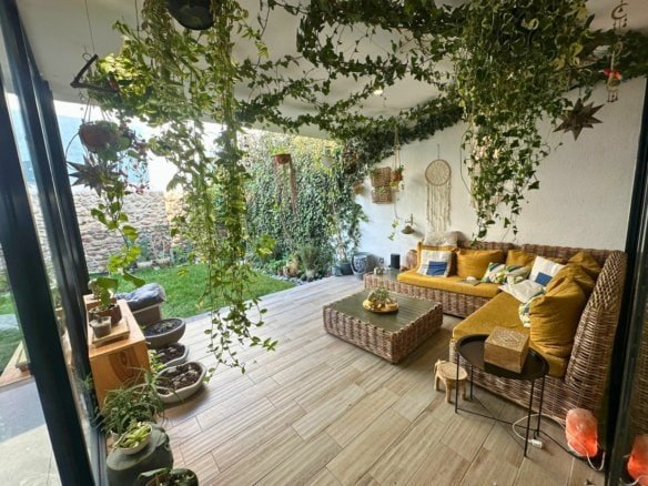 terraza de casa en corregidora con amplio jardín en Cañada de los Lagos.