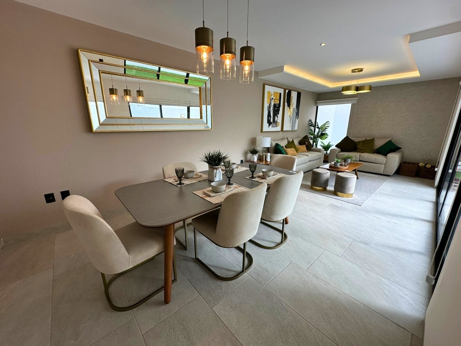 sala y comedor de casa nueva en Zibatá Querétaro en Entrecielos.