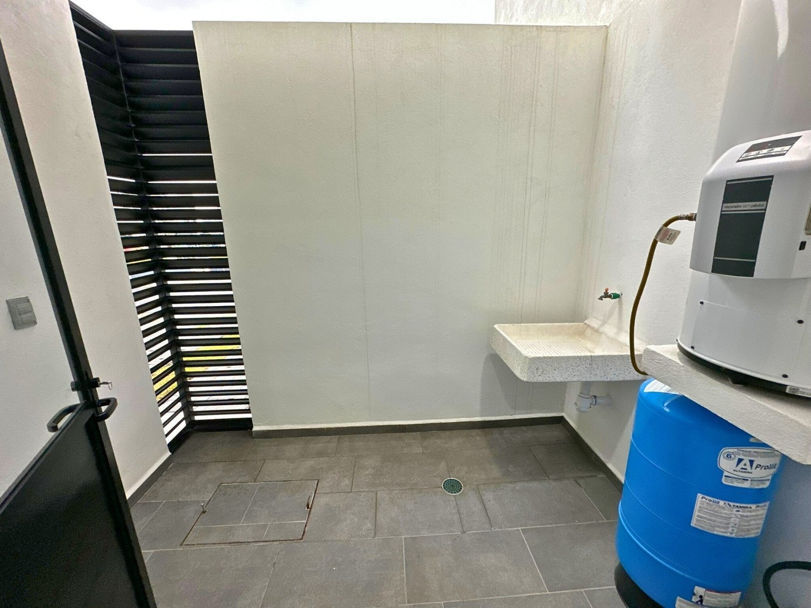 cuarto de lavado de casa en zibata en entrecielos.