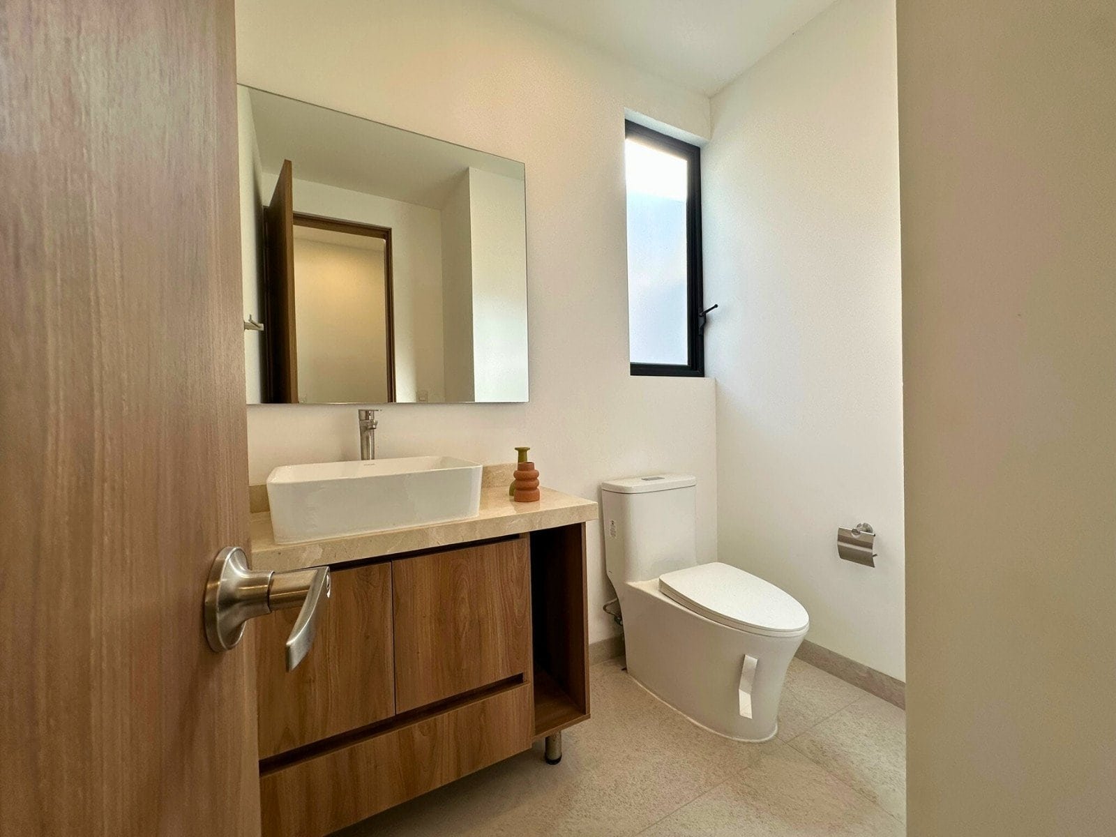 medio baño de departamentos en Zibatá Querétaro. Condominio Parques