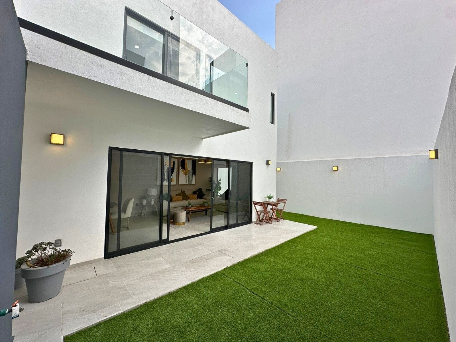 jardin posterior de casa nueva en Zibatá Querétaro en Entrecielos.