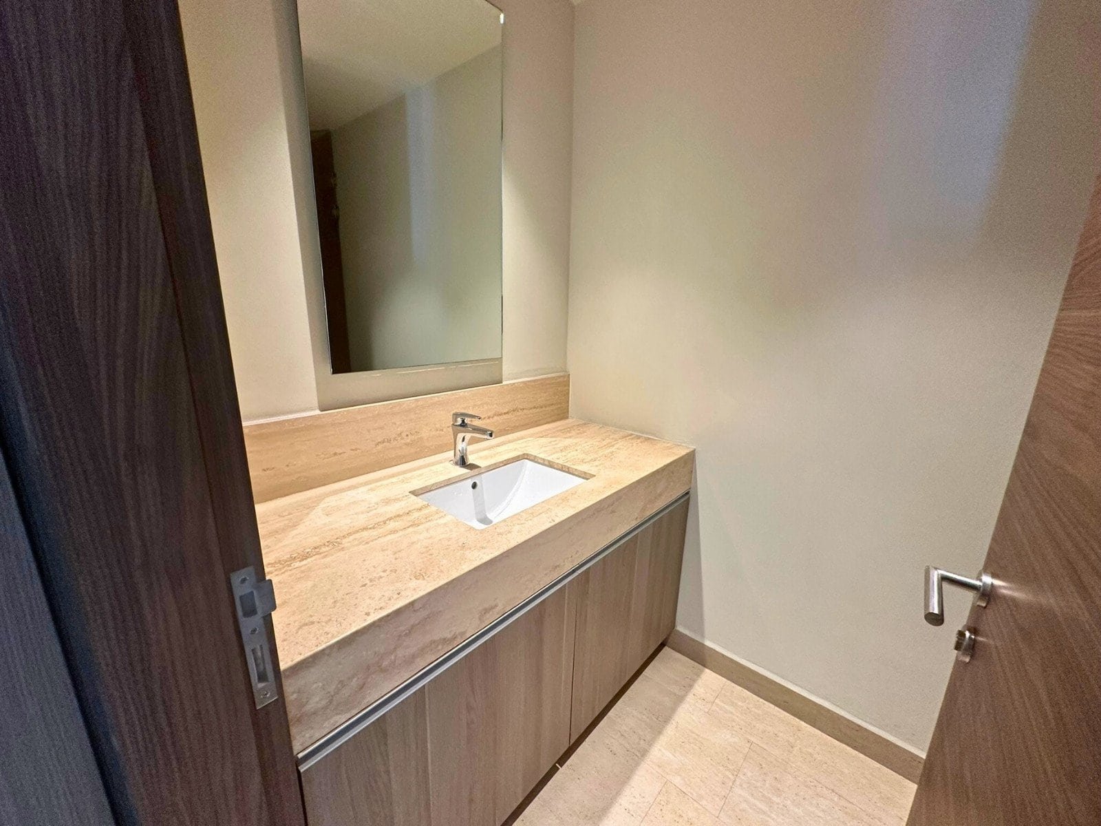 baño completo cuarto de servicio de Penthouse en venta en Querétaro. Col. Alamos cerca de Costco.