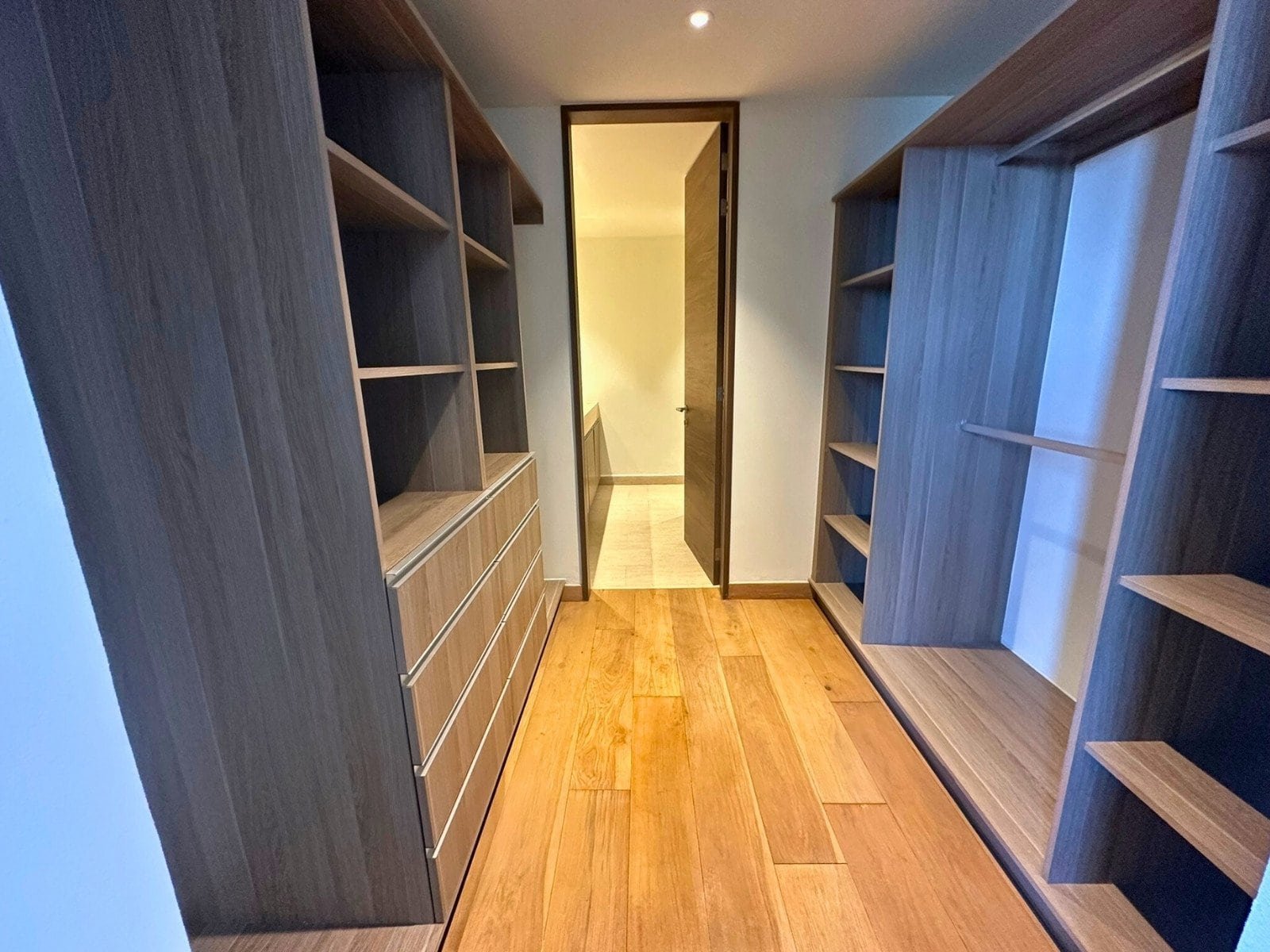 vestidor principal de Penthouse en venta en Querétaro. Col. Alamos cerca de Costco.