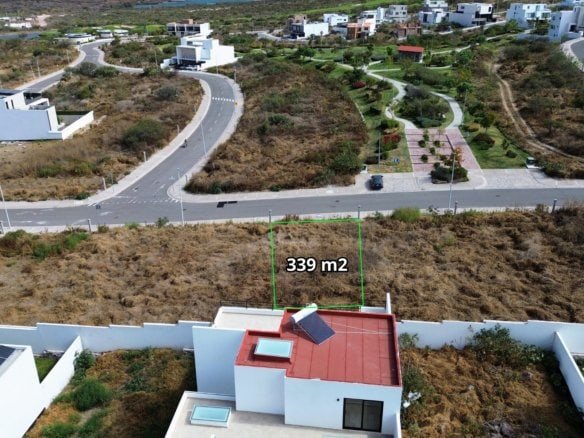 foto dron 2 de terreno en venta en Zibatá, Querétaro en Malaya.