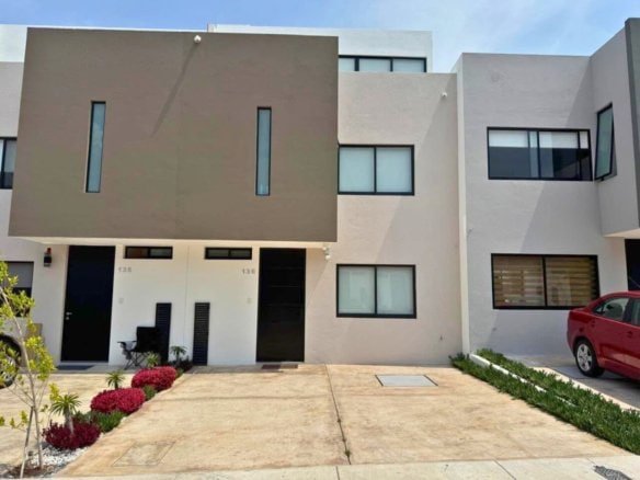 fachada de casa en venta en Zakia, Querétaro.