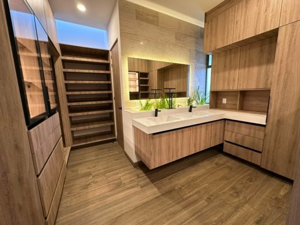 vestidor de casa en venta en Malaya Zibata