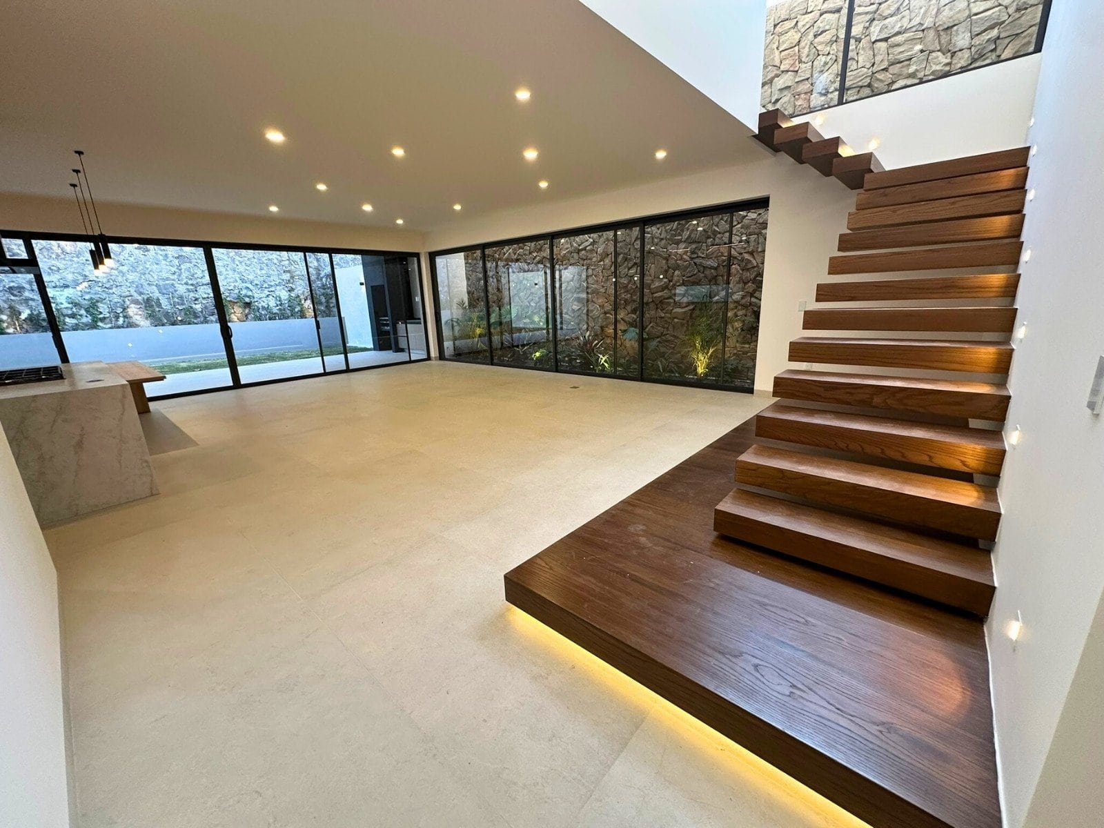 escaleras de casa en venta en Malaya Zibata