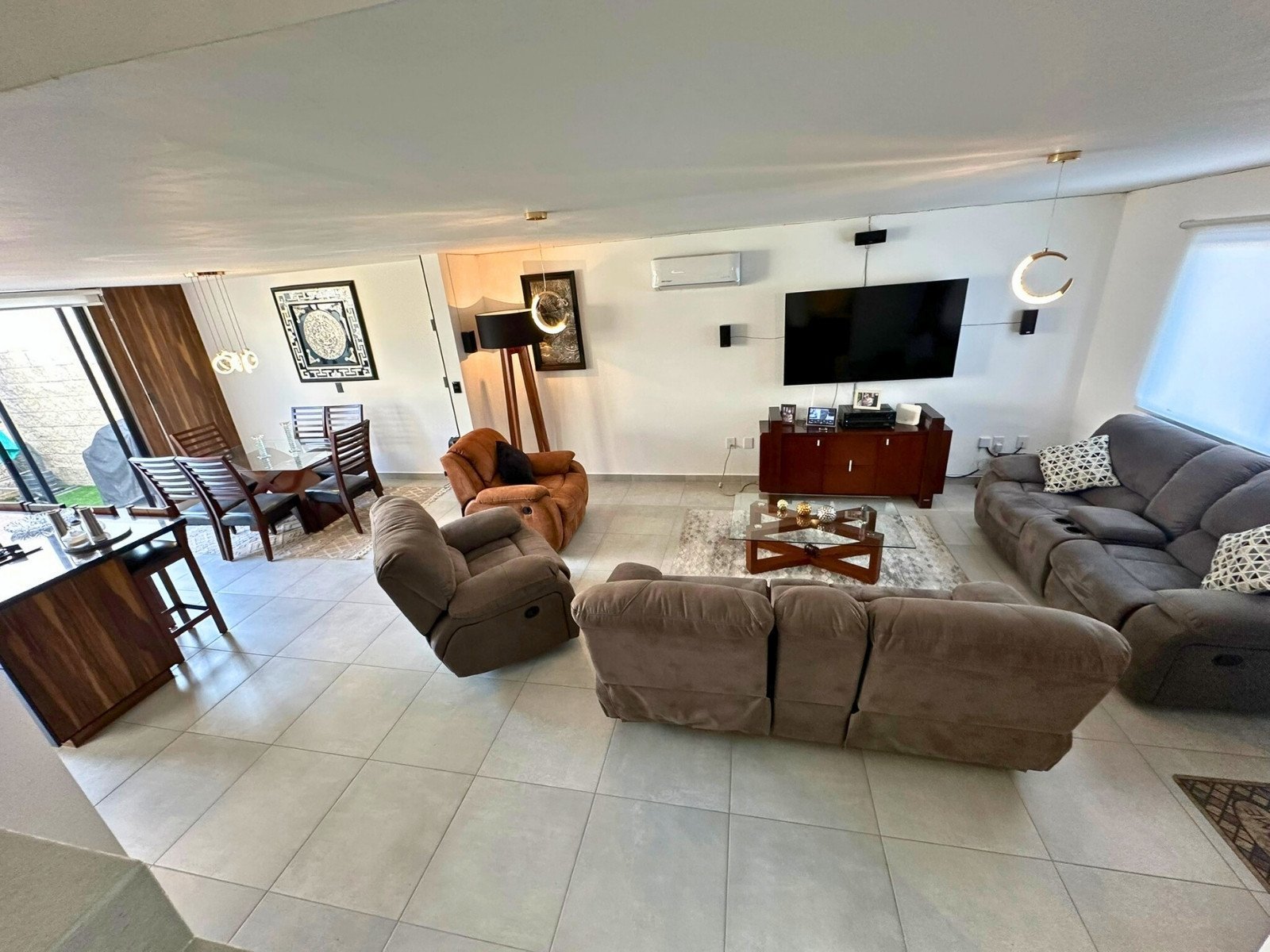 sala y comedor de casa en venta en Zakia, Querétaro.