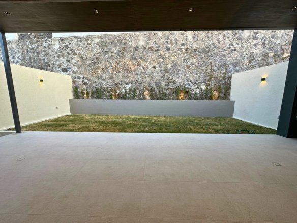 terraza de casa en venta en Malaya Zibata