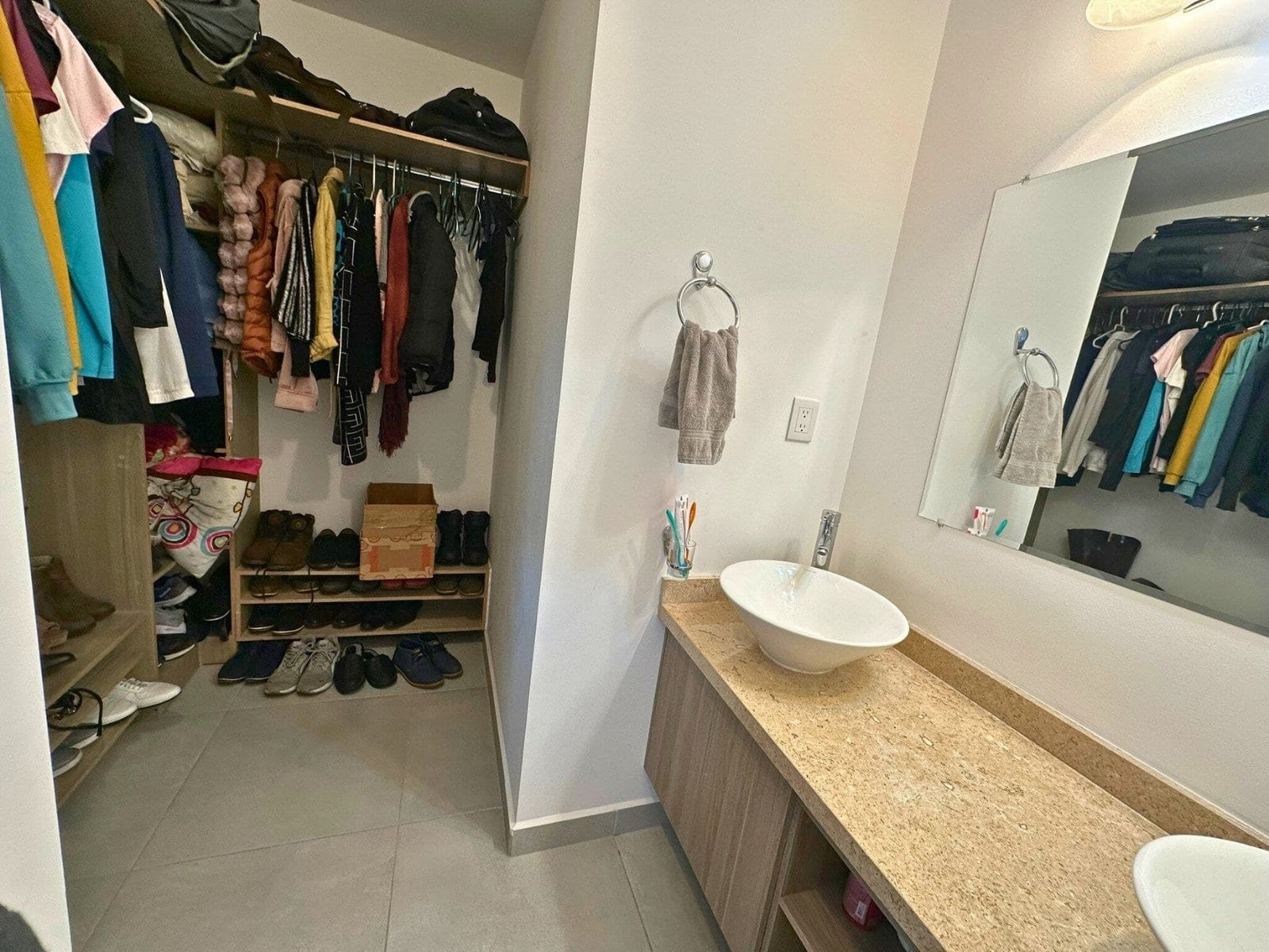 vestidor de casa en venta en Zakia, Querétaro.