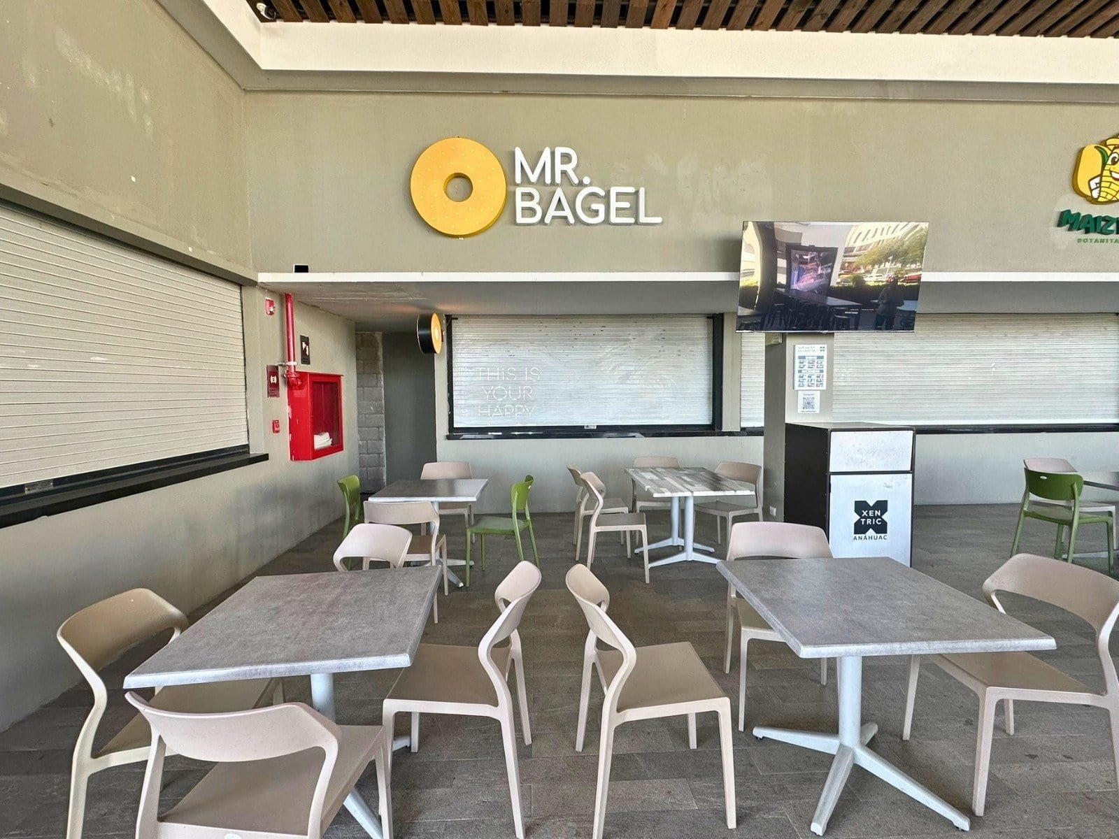 Local en venta en Zibatá Querétaro. Frente a la Anáhuac!