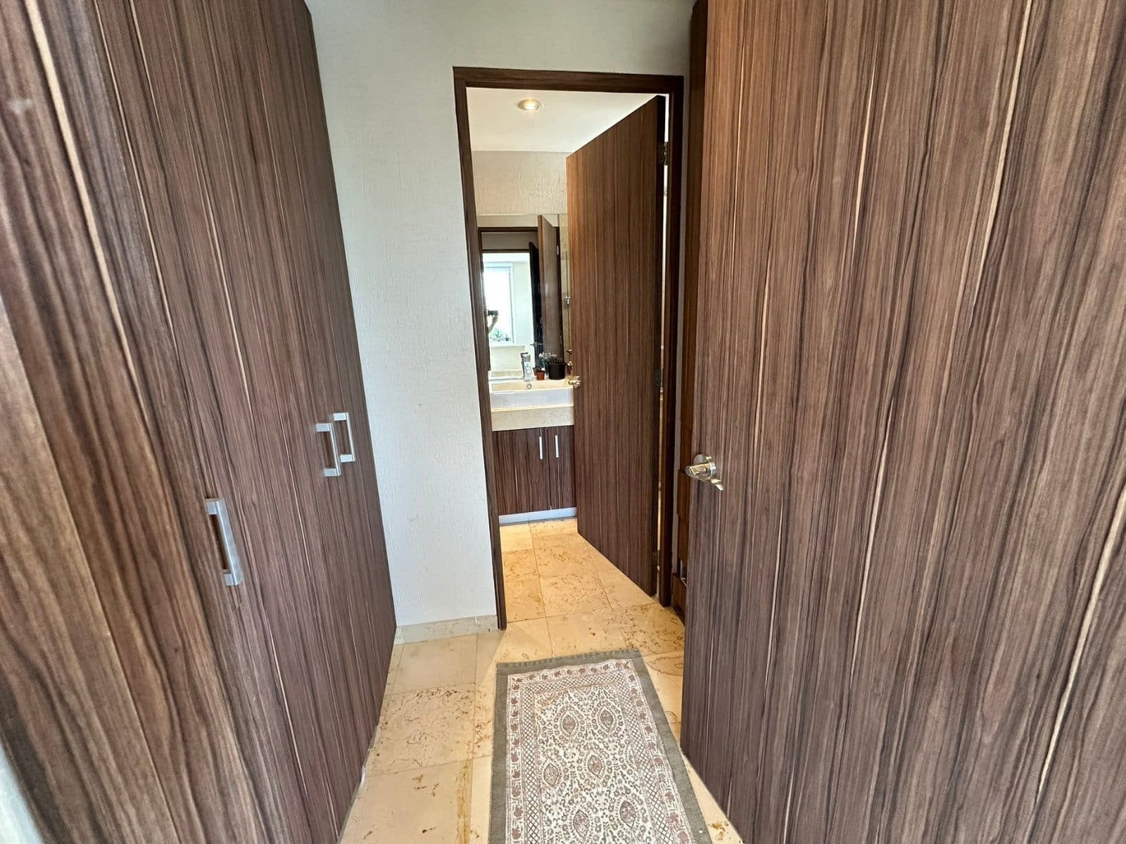 vestidor de Departamento en venta en Cumbres del Lago. Dentro de Vista Diamante.