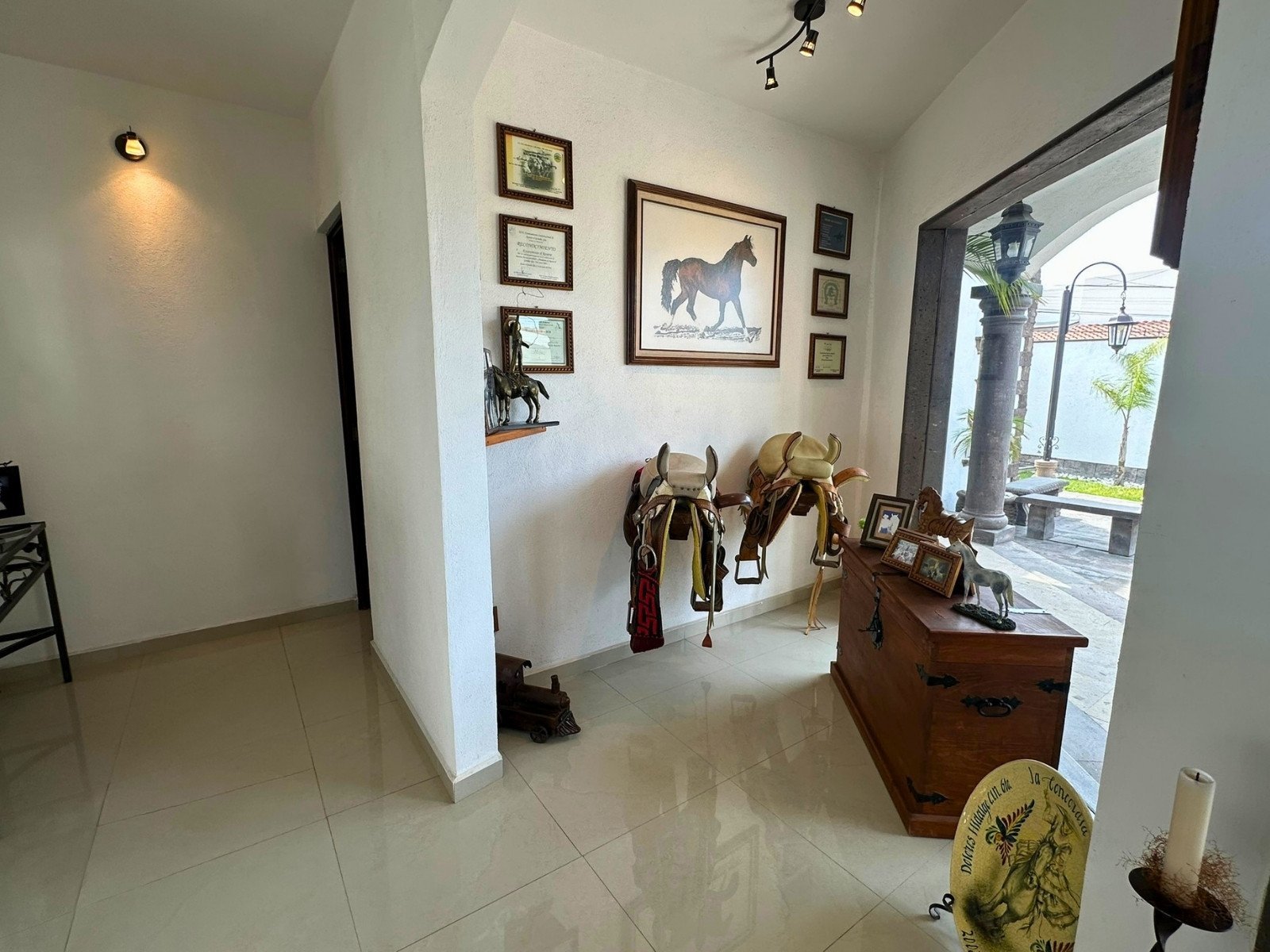 área de bar o decorativo de Casa estilo hacienda en Juriquilla, Querétaro.