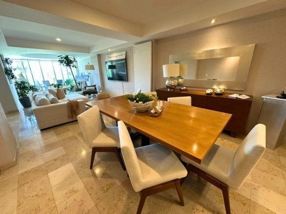 comedor de Departamento en venta en Cumbres del Lago. Dentro de Vista Diamante.