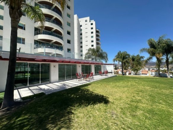 salon de eventos y gimnasio de Departamento en venta en Cumbres del Lago. Dentro de Vista Diamante.