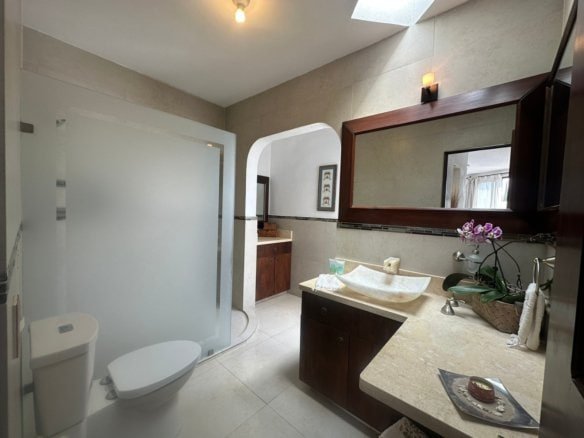 baño completo de Casa estilo hacienda en Juriquilla, Querétaro.