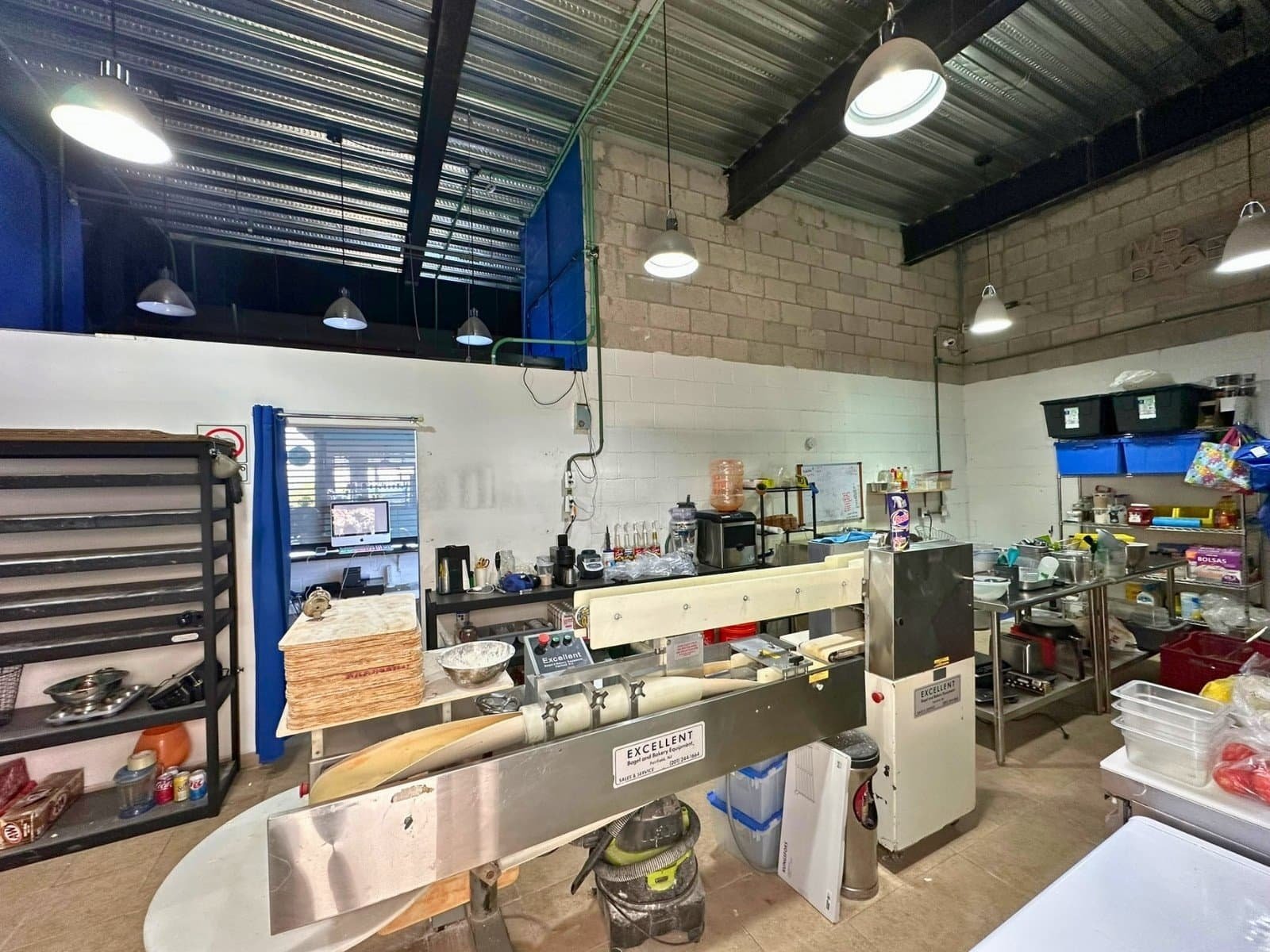 interior 2 de Local en venta en Zibatá Querétaro. Frente a la Anáhuac!