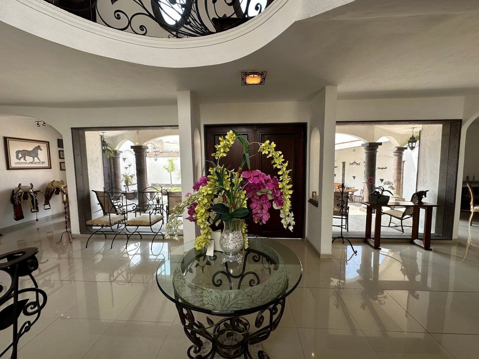 recibidor de Casa estilo hacienda en Juriquilla, Querétaro.