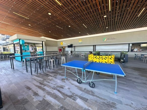 plaza 2ndo piso de Local en venta en Zibatá Querétaro. Frente a la Anáhuac!