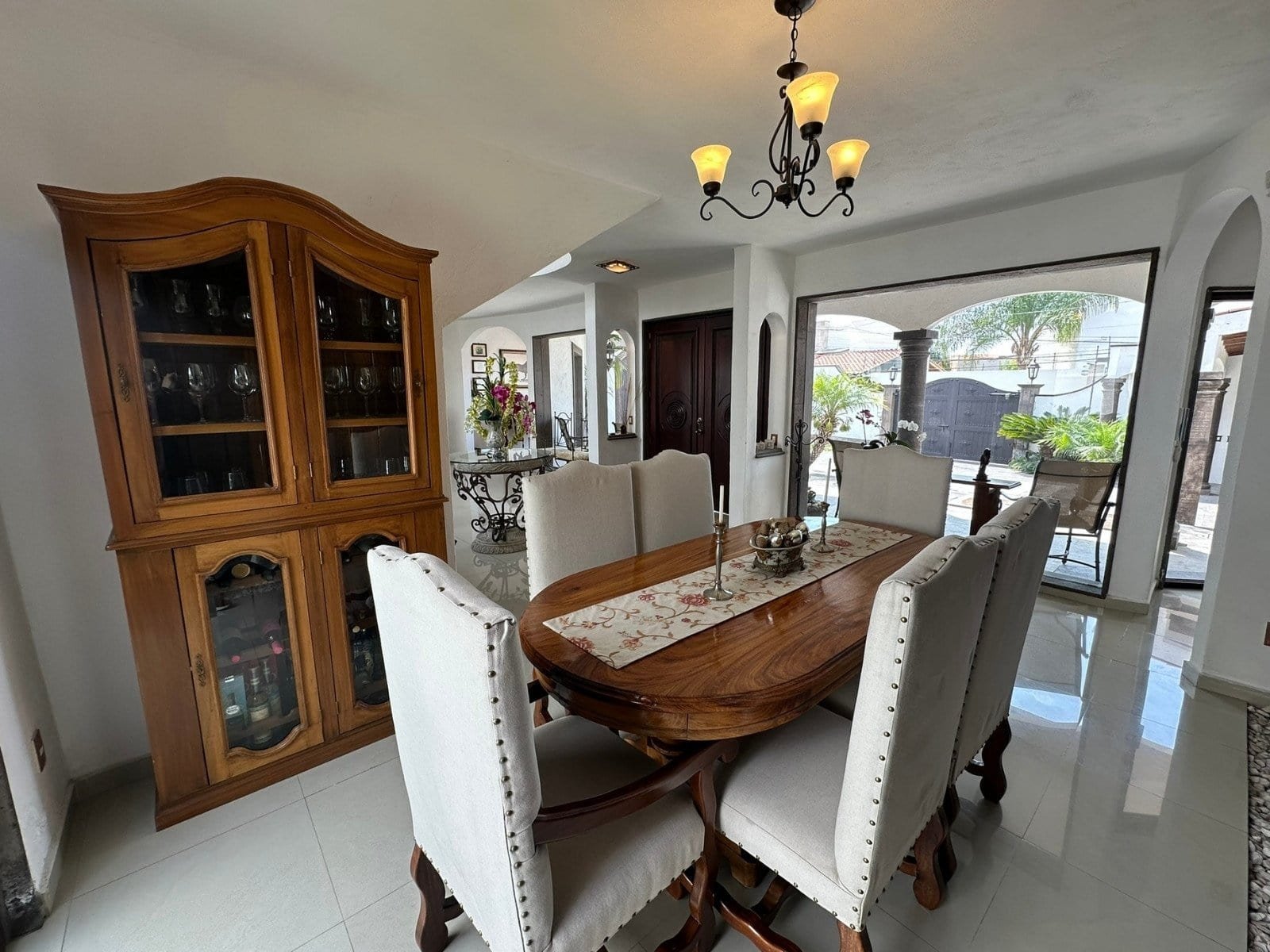 comedor de Casa estilo hacienda en Juriquilla, Querétaro.