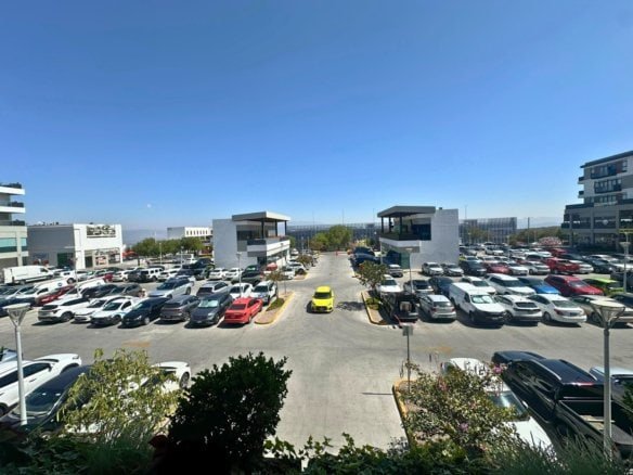 vista de Local en venta en Zibatá Querétaro. Frente a la Anáhuac!