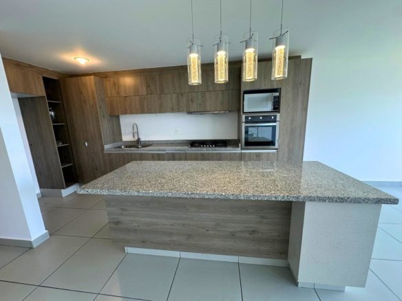 cocina de departamento frente a HEB Zibatá Querétaro.